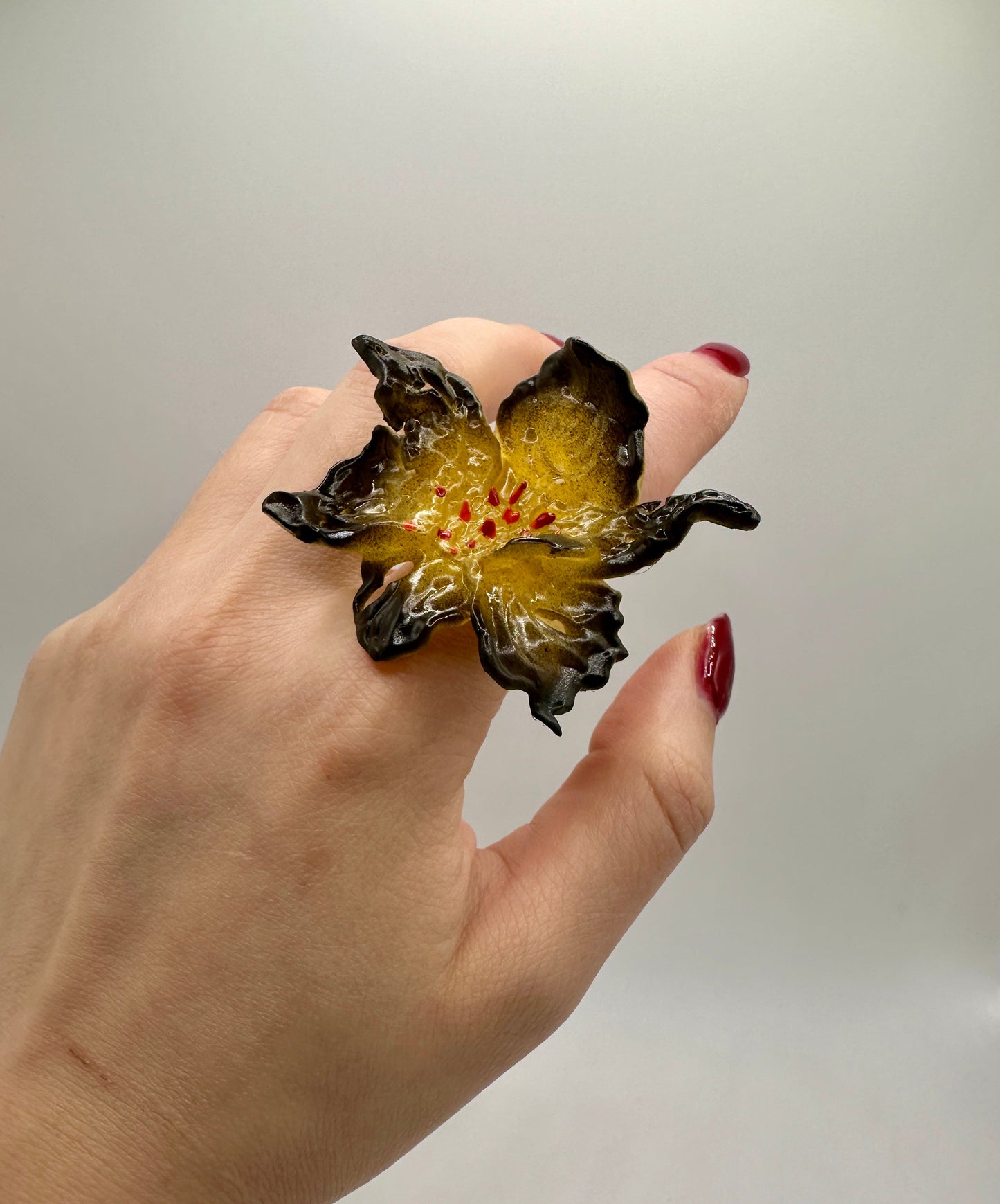 Daffodil Flower Ring Nº1 - Black Edge & Yellow