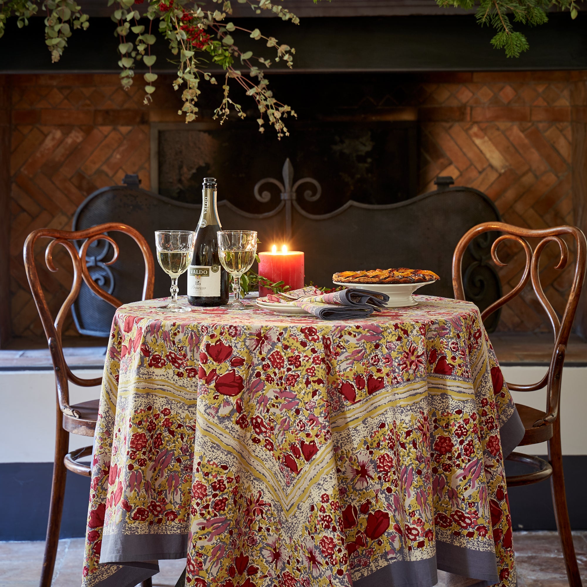 Nappe Française Jardin Gris Rouge
